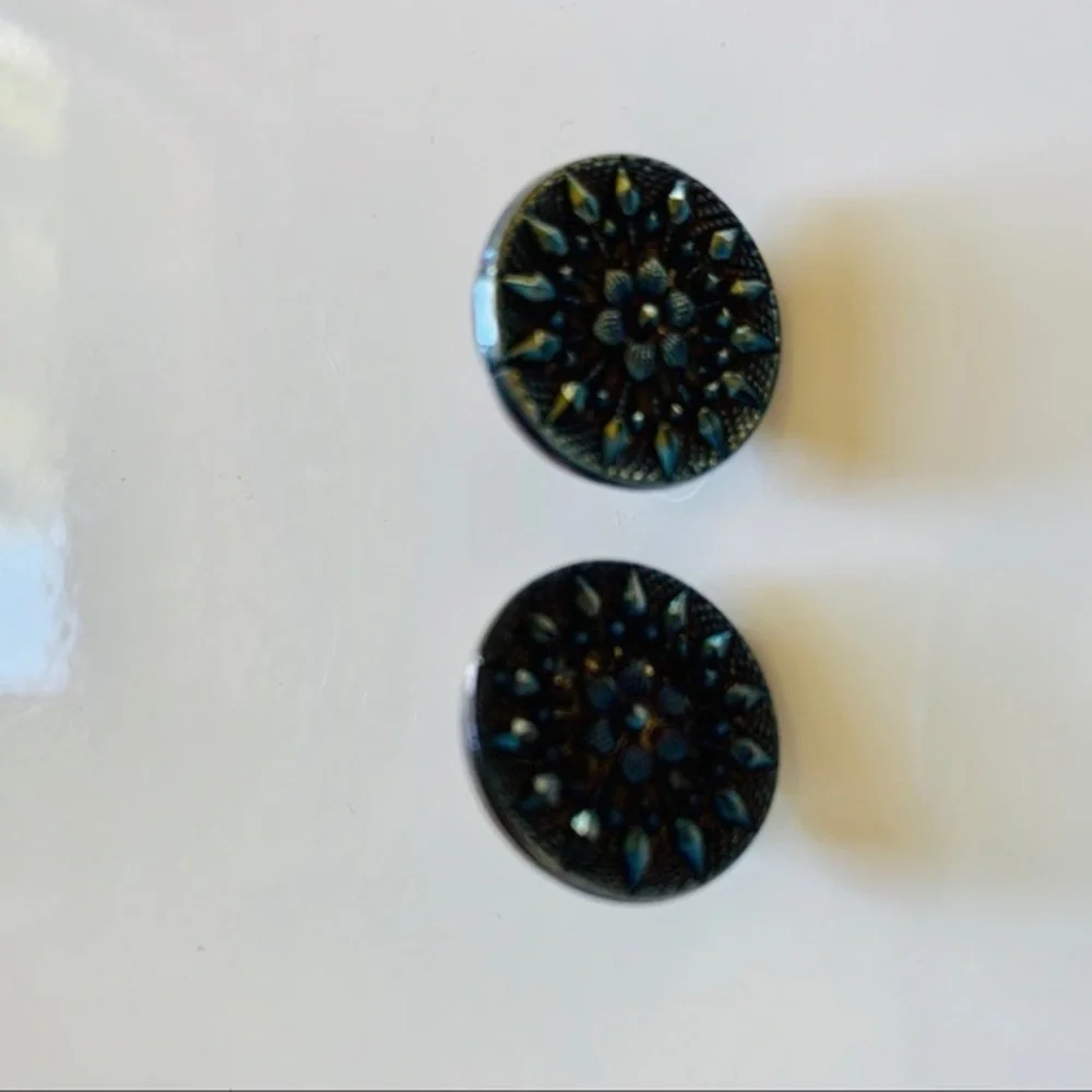 VINTAGE Glass Button Earrings -Beautiful Condition‎